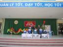 trao qua cho hs nghe 1.jpg - 