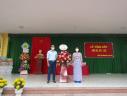 đại biểu tặng hoa chúc mừng 1.jpg - 
