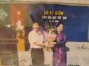 Ngày nhà giáo Việt Nam 20-11-2006(2) - Đ/c Nguyễn Văn Lương PCTUBND huyện Đông Triều về dự và tặng hoa chúc mừng