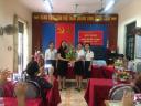 Dc Nguyen Thi Huong - Phong truong phong tang hoa chuc mung Hoi nghi.jpg - 