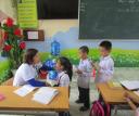 hoc sinh duoc kham suc khoe ban dau.jpg - 